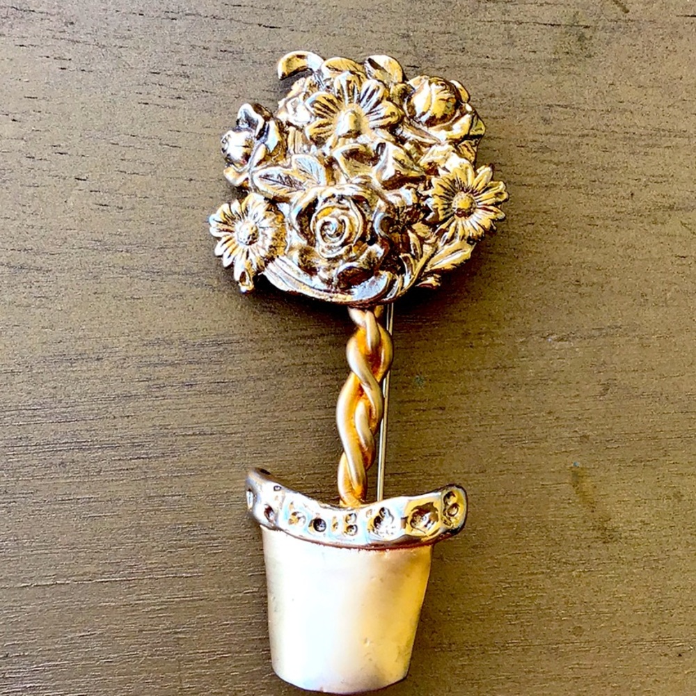 Vintage signed Casual Corners flower pot pin